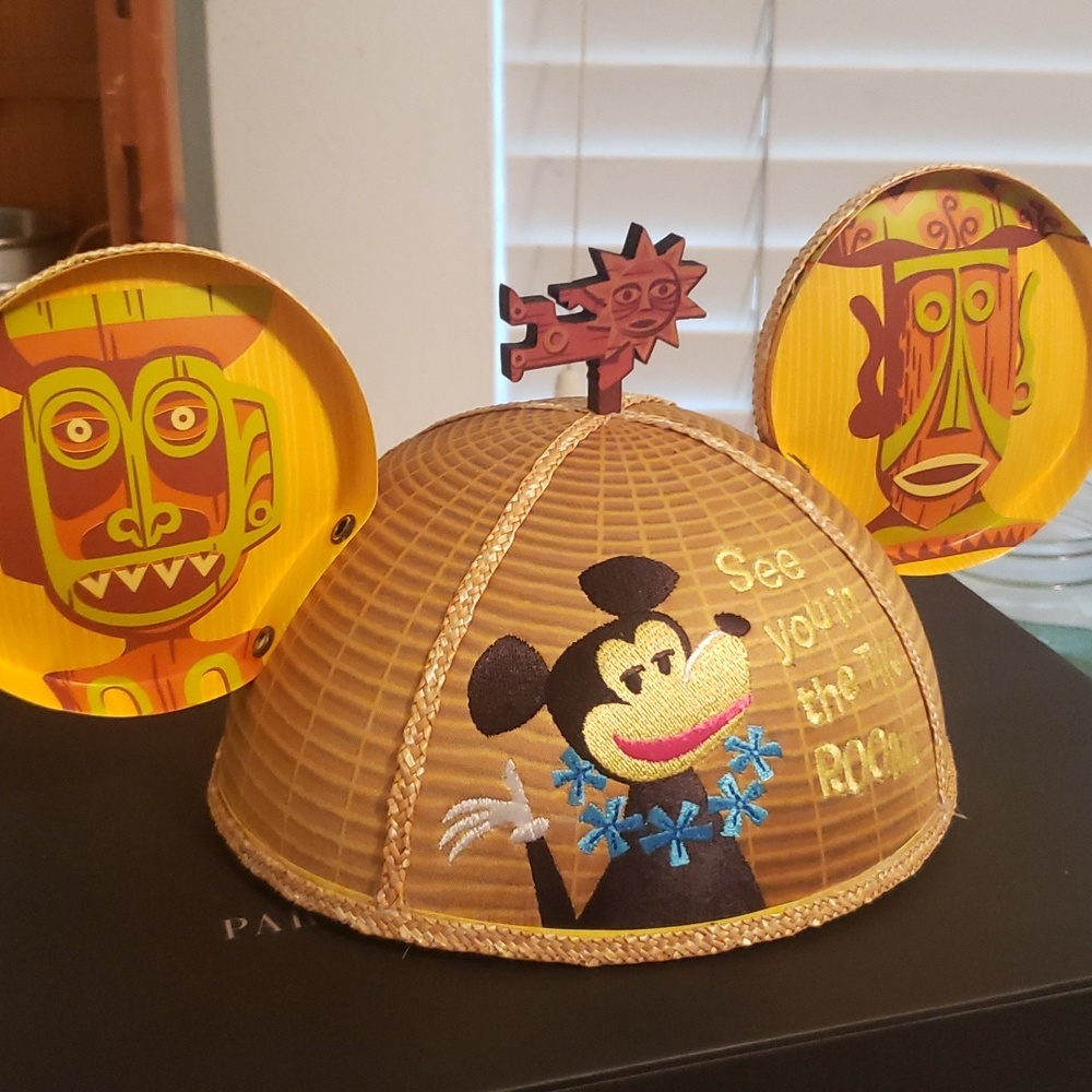 Disney park  limited edition tiki enchanted mickey hat